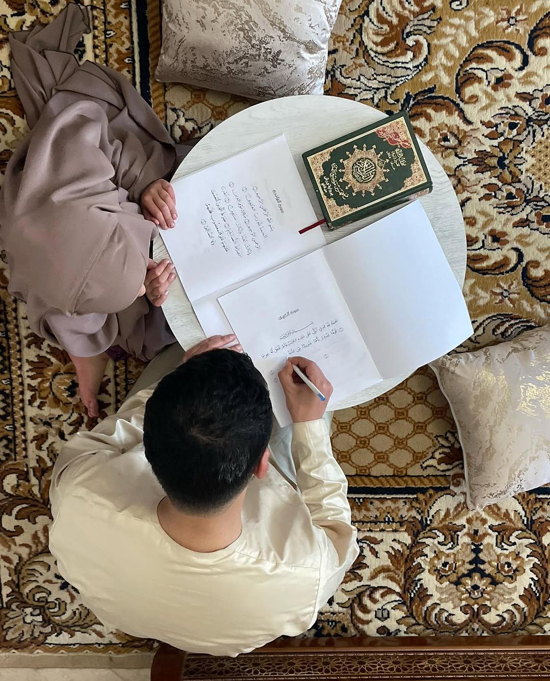مجموعة من 5 كتب تتبع كتابة « القران الكريم » بخط اليد